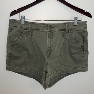 Express green high rise mom shorts, EUC, size 8